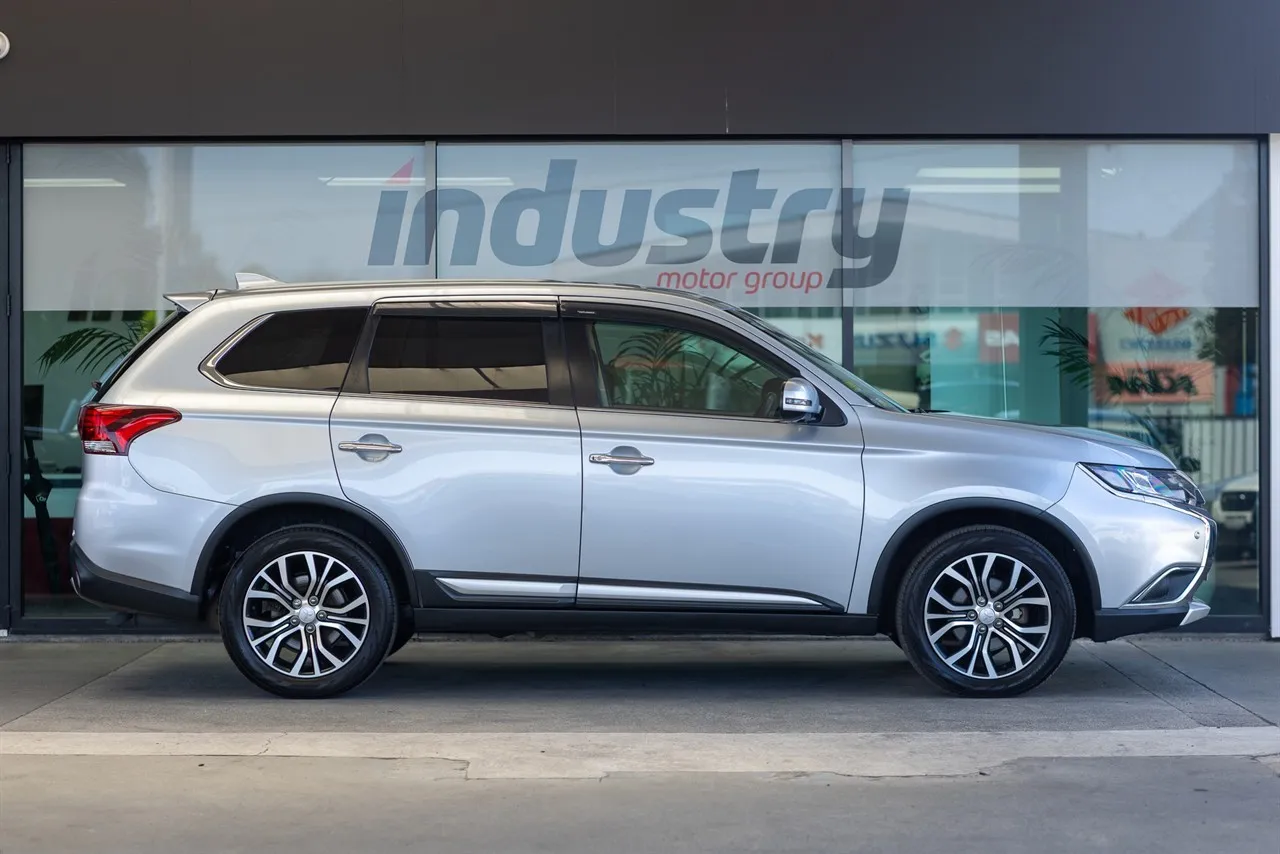 2017 Mitsubishi Outlander 7 Seater High Spec