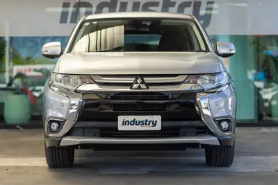 2017 Mitsubishi Outlander 7 Seater High Spec photo 6