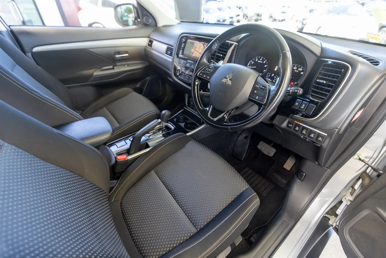 2017 Mitsubishi Outlander 7 Seater High Spec