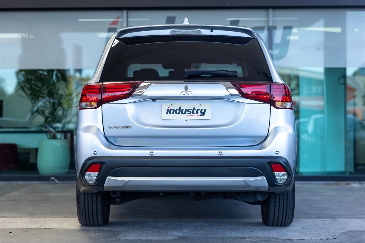 2017 Mitsubishi Outlander 7 Seater High Spec