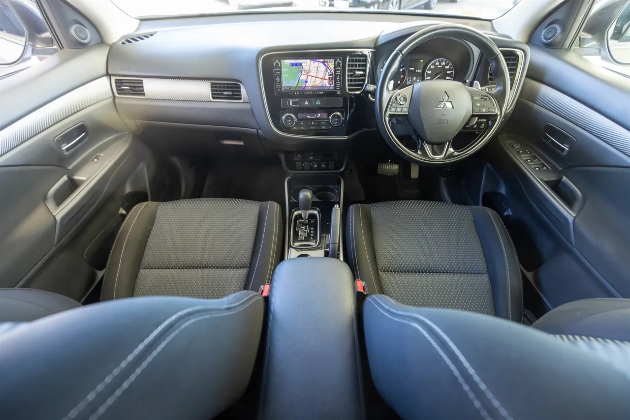 2017 Mitsubishi Outlander 7 Seater High Spec
