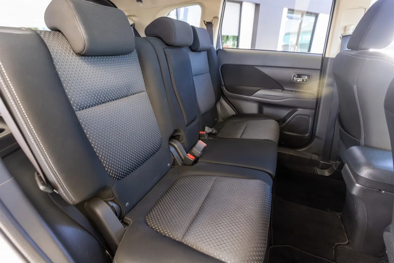2017 Mitsubishi Outlander 7 Seater High Spec