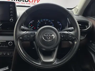 2020 Toyota Yaris Cross Z Hybrid, HUD, Radar Cruise, Half Leather RV/ photo 18
