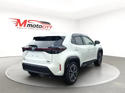 2020 Toyota Yaris Cross Z Hybrid, HUD, Radar Cruise, Half Leather RV/ photo 3
