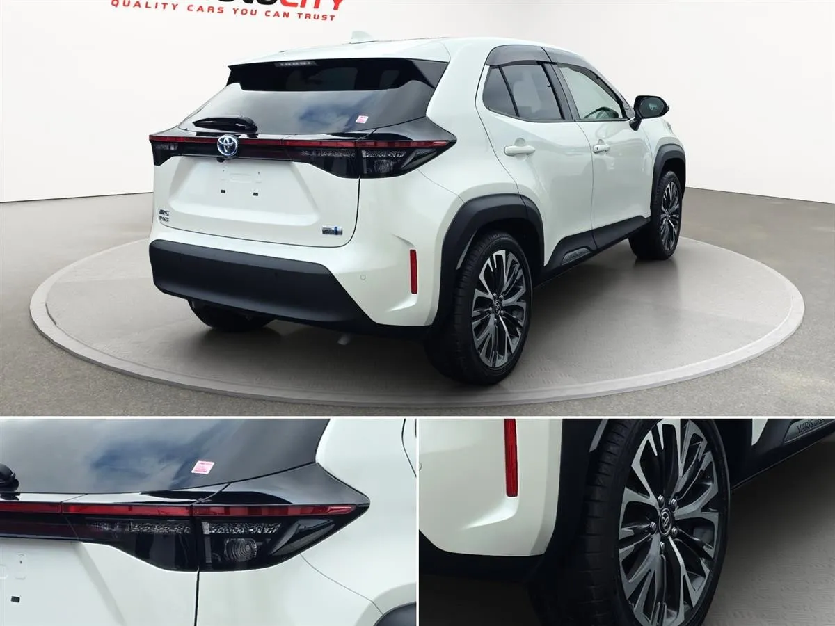 2020 Toyota Yaris Cross Z Hybrid, HUD, Radar Cruise, Half Leather RV/