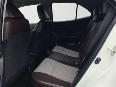 2020 Toyota Yaris Cross Z Hybrid, HUD, Radar Cruise, Half Leather RV/ photo 14