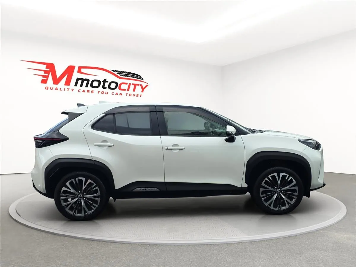 2020 Toyota Yaris Cross Z Hybrid, HUD, Radar Cruise, Half Leather, photo 2 of 20