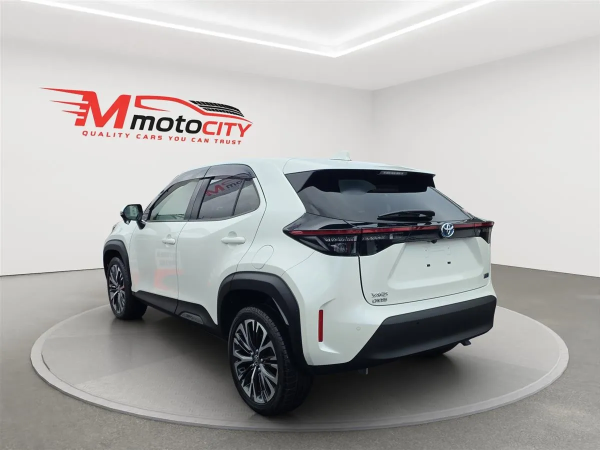 2020 Toyota Yaris Cross Z Hybrid, HUD, Radar Cruise, Half Leather RV/