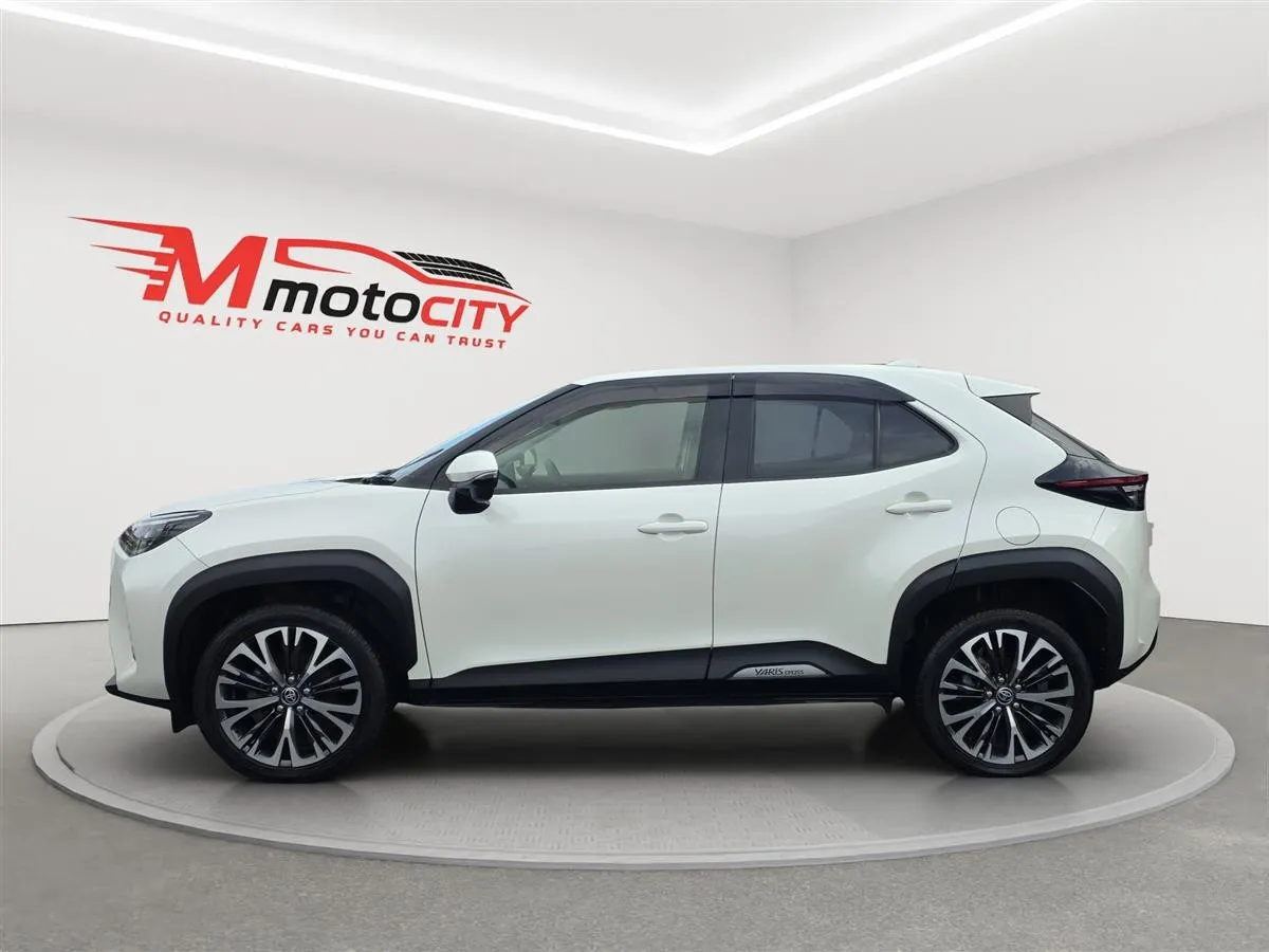 2020 Toyota Yaris Cross Z Hybrid, HUD, Radar Cruise, Half Leather, photo 6 of 20