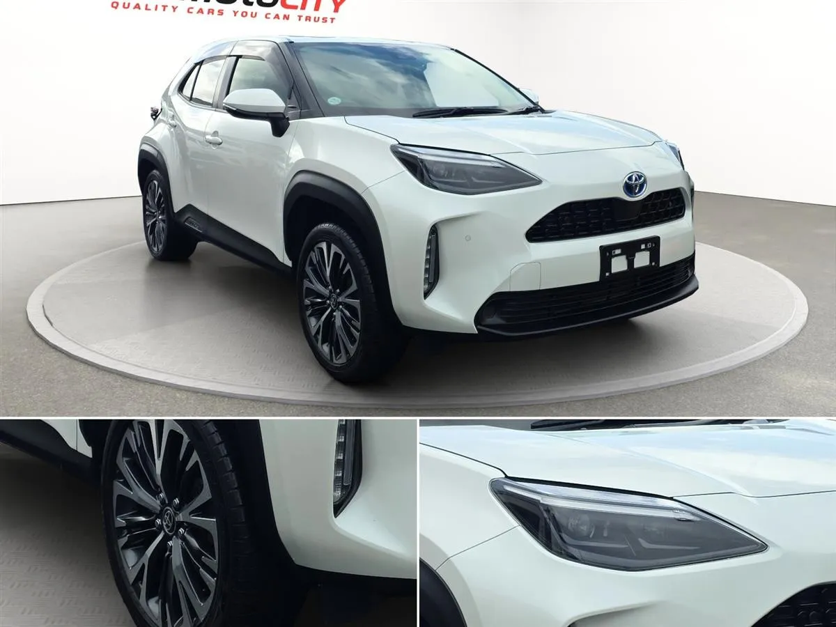 2020 Toyota Yaris Cross Z Hybrid, HUD, Radar Cruise, Half Leather RV/