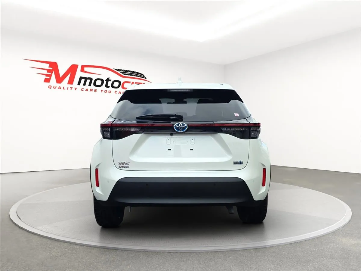 2020 Toyota Yaris Cross Z Hybrid, HUD, Radar Cruise, Half Leather RV/