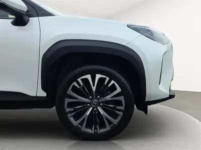 2020 Toyota Yaris Cross Z Hybrid, HUD, Radar Cruise, Half Leather RV/ photo 20