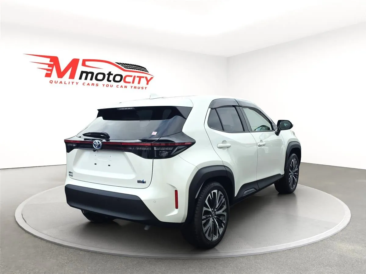 2020 Toyota Yaris Cross Z Hybrid, HUD, Radar Cruise, Half Leather, photo 3 of 20