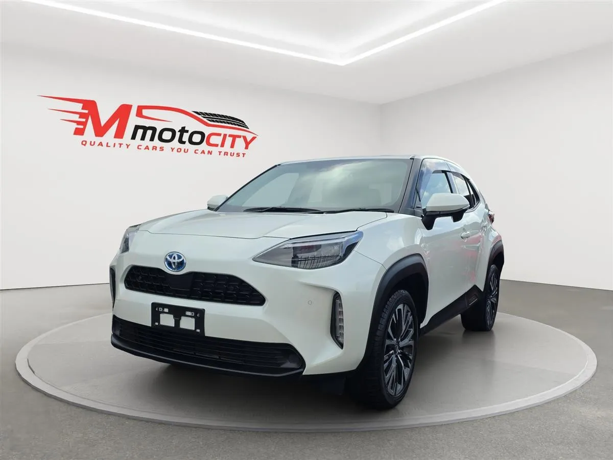 2020 Toyota Yaris Cross Z Hybrid, HUD, Radar Cruise, Half Leather RV/