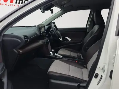 2020 Toyota Yaris Cross Z Hybrid, HUD, Radar Cruise, Half Leather RV/ photo 16