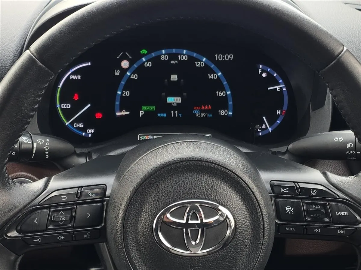 2020 Toyota Yaris Cross Z Hybrid, HUD, Radar Cruise, Half Leather RV/