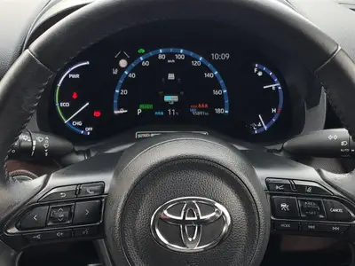 2020 Toyota Yaris Cross Z Hybrid, HUD, Radar Cruise, Half Leather RV/ photo 19
