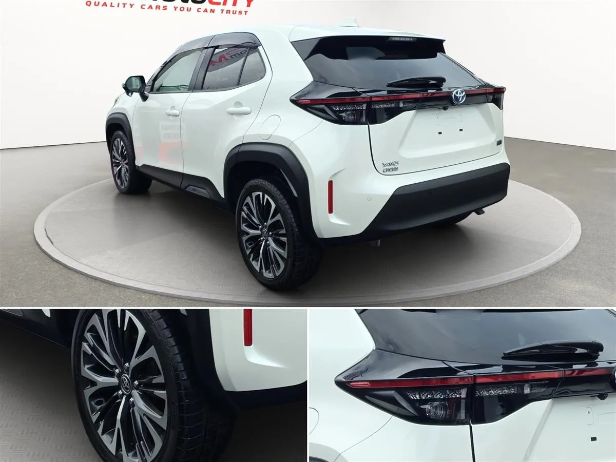 2020 Toyota Yaris Cross Z Hybrid, HUD, Radar Cruise, Half Leather RV/