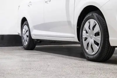 2015 Toyota Corolla Hybrid 3.9L/100km! photo 9