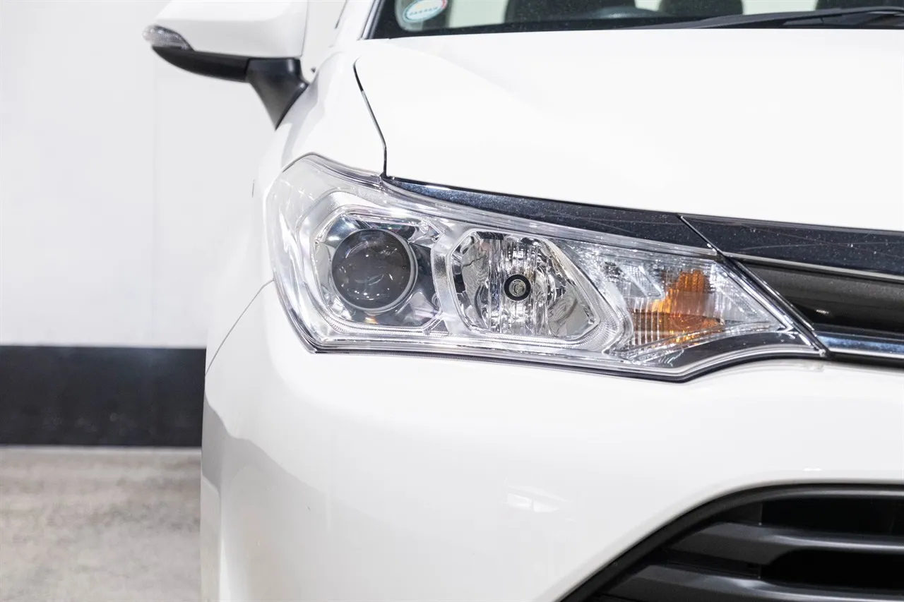 2015 Toyota Corolla Hybrid 3.9L/100km!