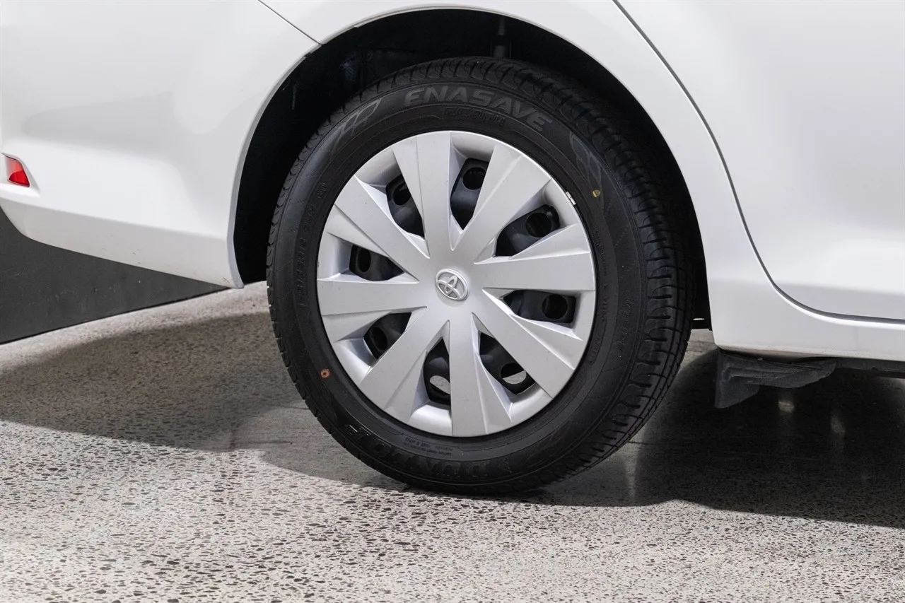 2015 Toyota Corolla Hybrid 3.9L/100km!