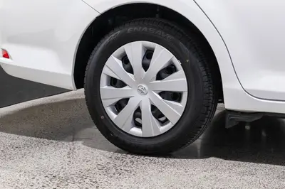 2015 Toyota Corolla Hybrid 3.9L/100km! photo 10