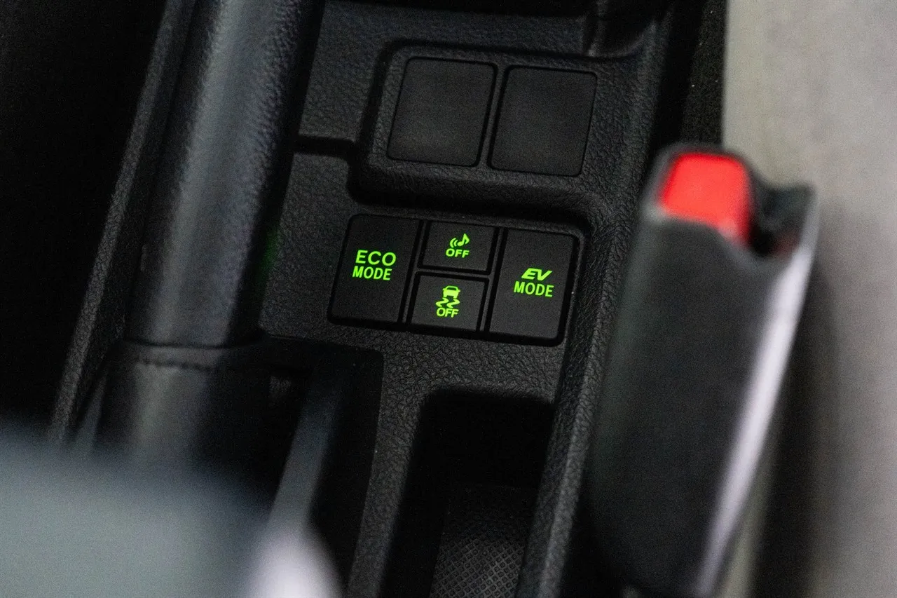 2015 Toyota Corolla Hybrid 3.9L/100km!