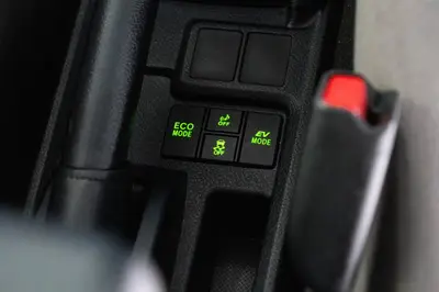 2015 Toyota Corolla Hybrid 3.9L/100km! photo 18