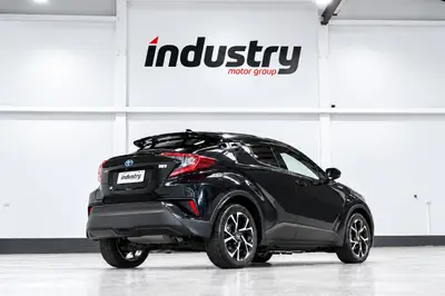 2019 Toyota C-HR Hybrid G-Spec photo 3