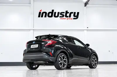 2019 Toyota C-HR Hybrid G-Spec photo 18