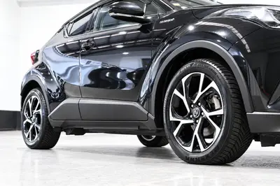 2019 Toyota C-HR Hybrid G-Spec photo 10