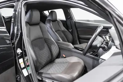 2019 Toyota C-HR Hybrid G-Spec photo 17
