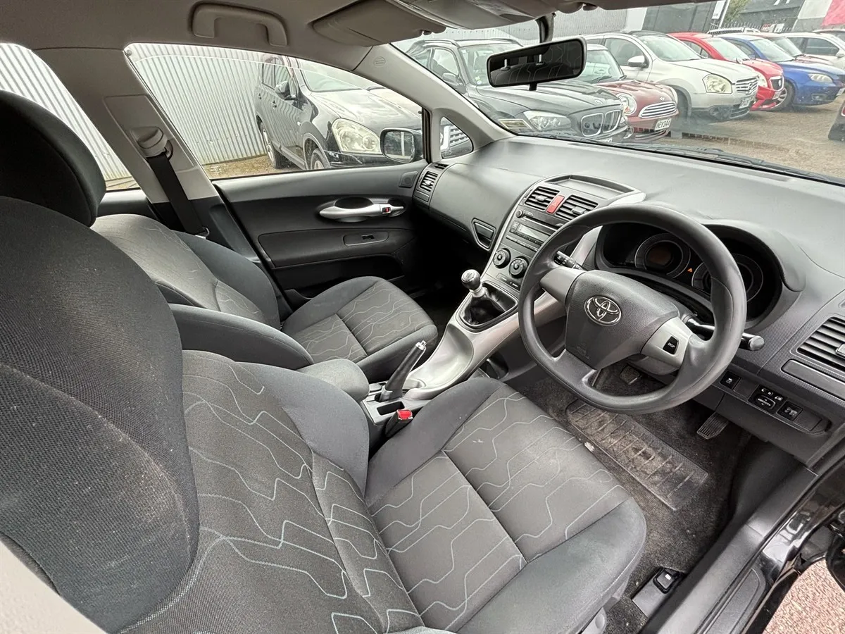 2011 Toyota Corolla 1.8P GX HATCH 5 6M