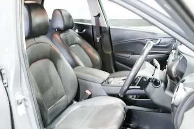 2021 Hyundai Kona EV 64kWh photo 14