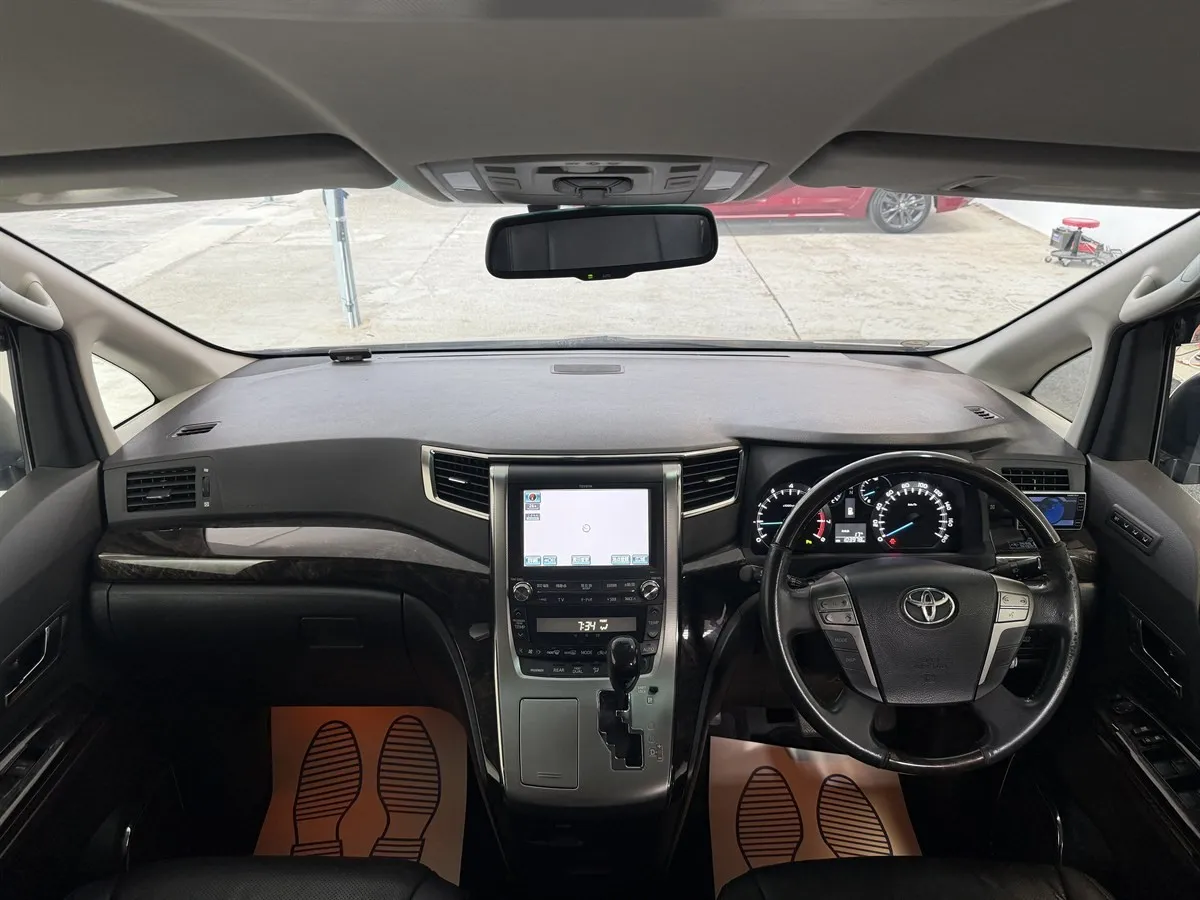 2012 Toyota Alphard 2.4Z Pilot Seats 360 Camera Electric Seats, photo 11 of 20