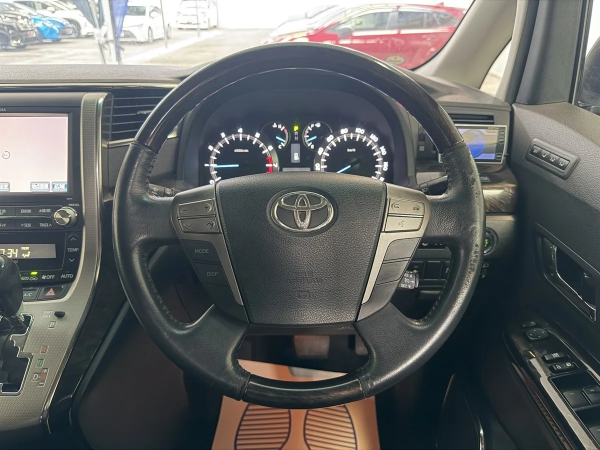2012 Toyota Alphard 2.4Z Pilot Seats 360 Camera Electric Seats, photo 12 of 20