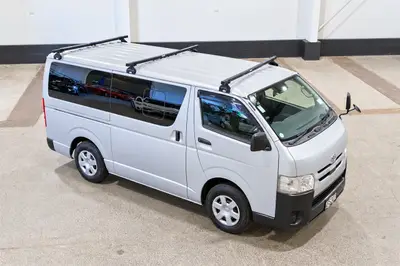 2018 Toyota Hiace DX 5-Door 6-Seat photo 2