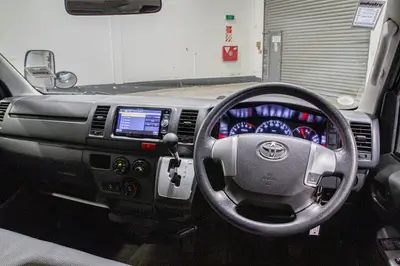 2018 Toyota Hiace DX 5-Door 6-Seat photo 12