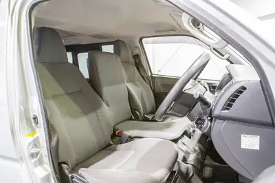 2018 Toyota Hiace DX 5-Door 6-Seat photo 11