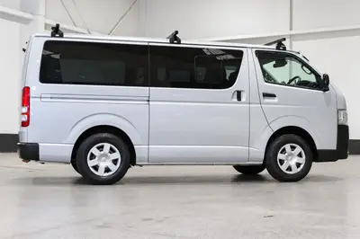 2018 Toyota Hiace DX 5-Door 6-Seat photo 7
