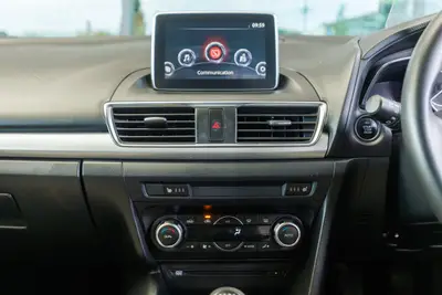 2015 Mazda Axela Touring L-Pack Manual photo 9