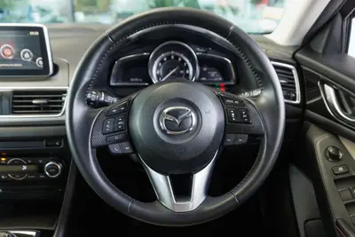 2015 Mazda Axela Touring L-Pack Manual photo 10