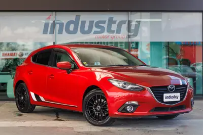 2015 Mazda Axela Touring L-Pack Manual photo 1