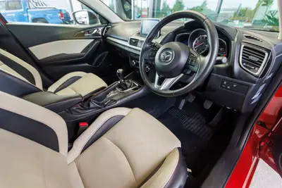 2015 Mazda Axela Touring L-Pack Manual photo 4