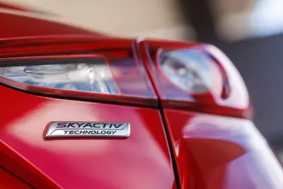 2015 Mazda Axela Touring L-Pack Manual photo 18