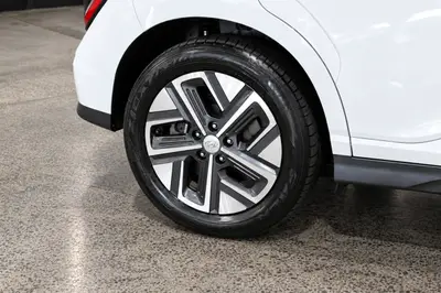 2021 Hyundai Kona EV 64kWh photo 9
