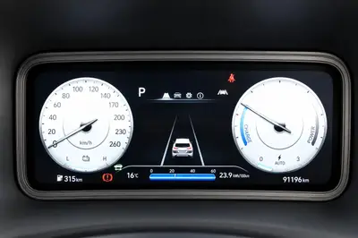 2021 Hyundai Kona EV 64kWh photo 16