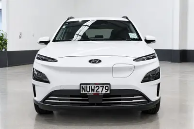2021 Hyundai Kona EV 64kWh photo 3