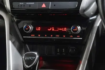 2022 Mitsubishi Eclipse Cross XLS PHEV photo 19