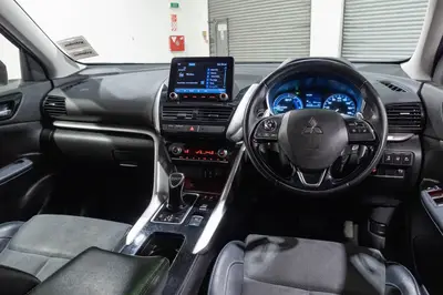 2022 Mitsubishi Eclipse Cross XLS PHEV photo 15